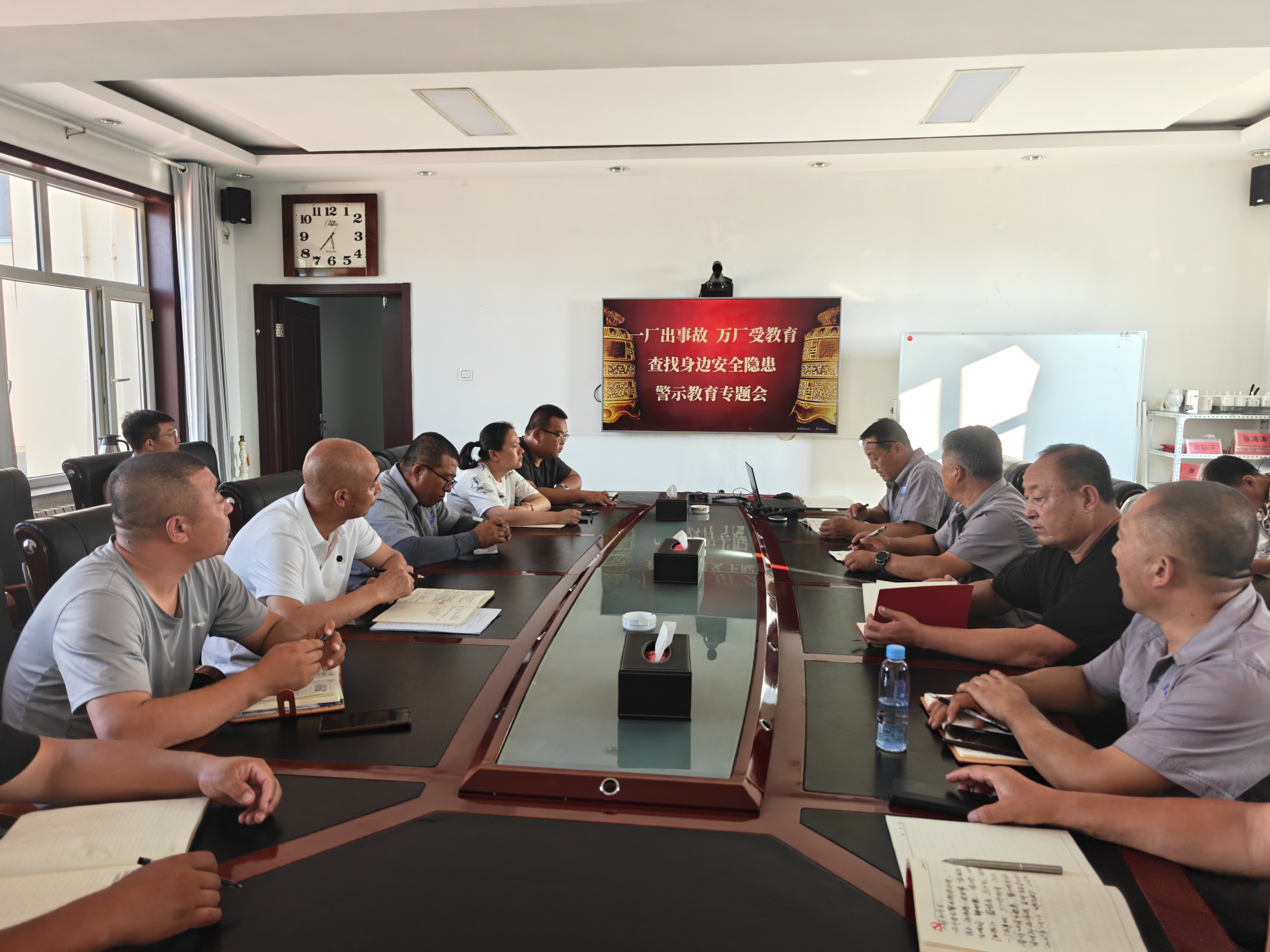 額鹽公司召開(kāi)“一廠出事故、萬(wàn)廠受教育”警示教育專題會(huì)